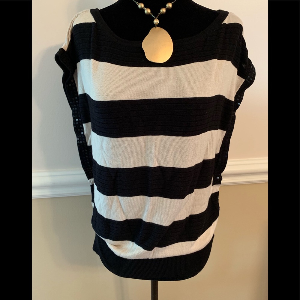 WHBM top- size M (necklace not included)